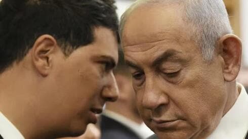 El primer ministro Netanyahu con el abogado defensor Haddad. 