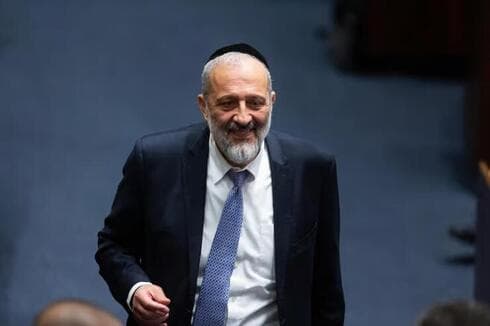 Aryeh Deri apoya la destitución de la fiscal general. 