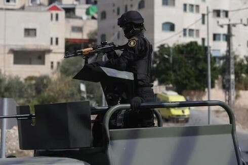 Agentes palestinos en Jenín