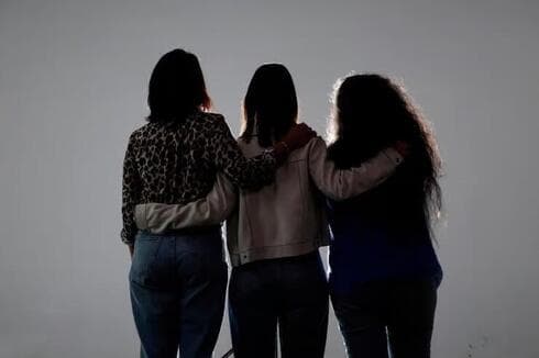 Liat, Nurit y Naomi, madres de jóvenes con TEPT. 