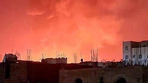 Ataque israelí contra la capital de Yemen, Saná. 