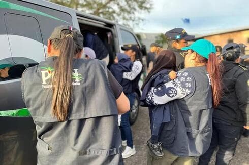 Niños rescatados durante el operativo contra la secta judía Lev Tahor. (Procuraduría General de la Nación de Guatemala, AFP) Niños rescatados durante el operativo contra la secta judía Lev Tahor.