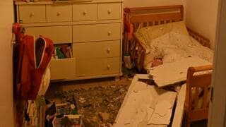 Daños en la habitación de los niños, cerca del lugar de la caída. 