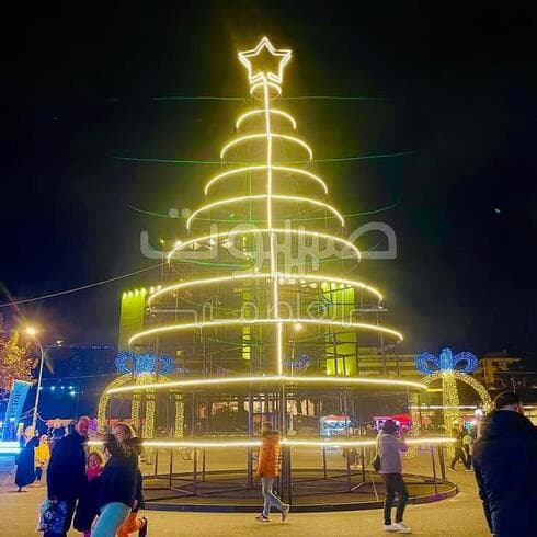 Árbol de Navidad en Damasco. ¿Es real o está destinado a ganarse la confianza del mundo? El tiempo lo dirá. (Ynet) Árbol de Navidad en Damasco. ¿Es real o está destinado a ganarse la confianza del mundo? El tiempo lo dirá.