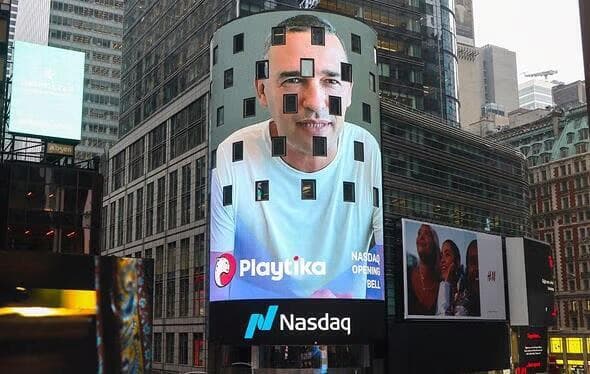 El cofundador y CEO de Playtika, Robert Antokol, tras la salida a bolsa de la empresa en el Nasdaq. (Reuters) El cofundador y CEO de Playtika, Robert Antokol, tras la salida a bolsa de la empresa en el Nasdaq.