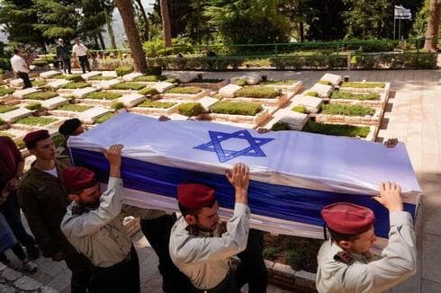 Funeral del capitán Roy Beit Yaakov, caído en batalla en el norte de Gaza. 