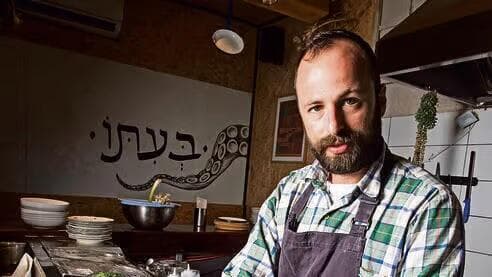 El chef Guy Rosmarin en el restaurante "Ba'atu" de Haifa, que estaba cerrado. (Gil Nehoshtan) El chef Guy Rosmarin en el restaurante "Ba'atu" de Haifa, que estaba cerrado.