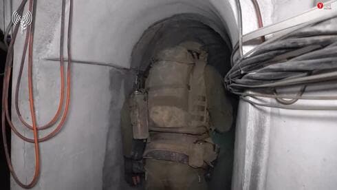 Expuesto por las FDI un túnel subterráneo de Hamás que pasa por debajo de una escuela de la UNRWA. (FDI) Túnel subterráneo de Hamás que pasa por debajo de una escuela de la UNRWA.