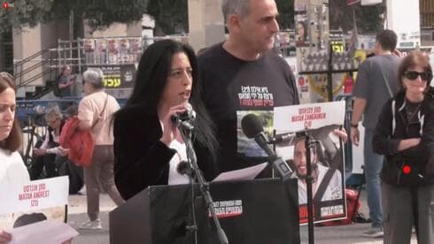 Einav Tsengawker y su discurso en la Plaza de los Secuestrados. 