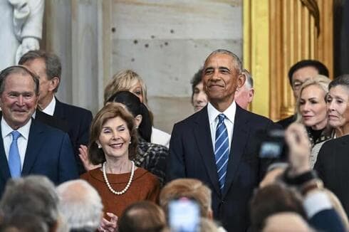 Los expresidentes Barack Obama y George Bush. 