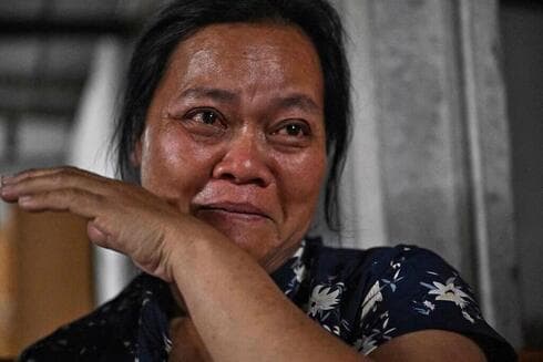 Wiwiyao, madre del rehén tailandés liberado Watchara Sriaoun, rompe a llorar al ver la liberación de su hijo del cautiverio en Gaza. (AFP) Wiwiyao, madre del rehén tailandés liberado Watchara Sriaoun, rompe a llorar al ver la liberación de su hijo del cautiverio en Gaza.