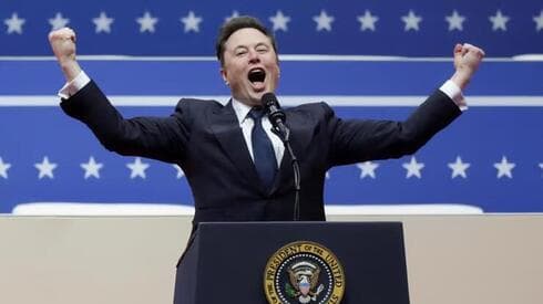 Elon Musk celebra tras la toma de posesión de Trump. Gates tiene bastantes críticas hacia el magnate. 