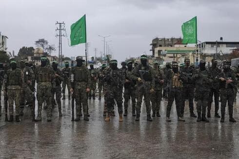 Preparativos en la Franja de Gaza para la liberación de los secuestrados esta mañana. (AP) Preparativos en la Franja de Gaza para la liberación de los secuestrados esta mañana.