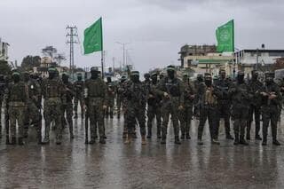 Preparativos en la Franja de Gaza para la liberación de los secuestrados esta mañana. 