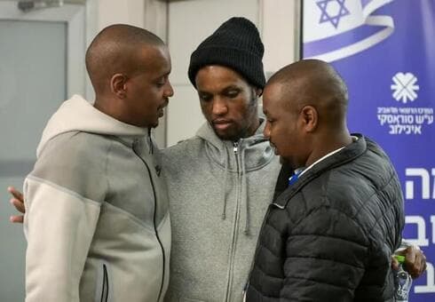 Avera Mengistu se reencuentra con su familia. 