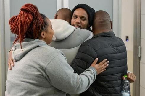 Avera Mengistu se reencuentra con su familia. 