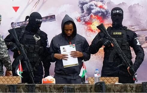 Avera Mengistu, en la "ceremonia" de liberación. 