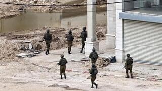 Soldados israelíes operan en territorio de Cisjordania tras los atentados del jueves 20. 