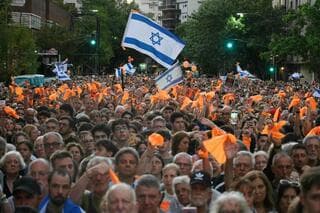 Enorme manifestación en Buenos Aires en memoria de la familia Bibas. 
