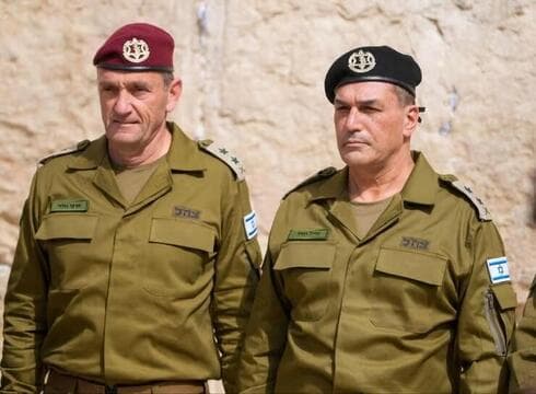 El jefe saliente, Herzi Halevi, y el entrante, Eyal Zamir. 