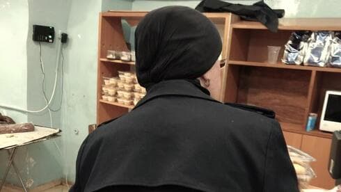 Mujer judía en la secta Toldot Aharón. 