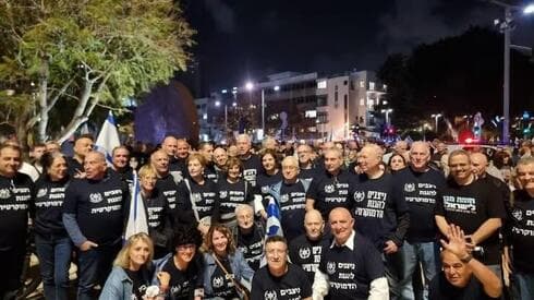 Militares y expolicías en la manifestación en Tel Aviv. 