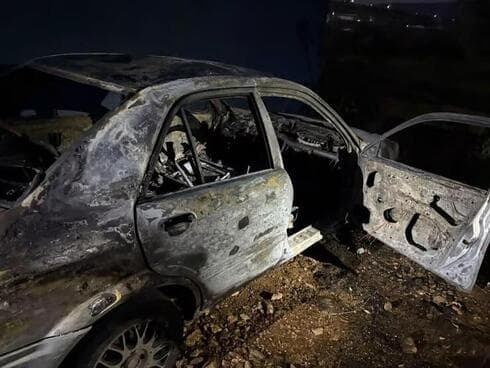 Automóvil incendiado. 