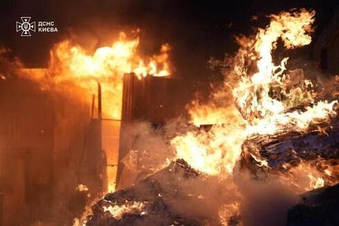 Incendio en Kiev tras disparos rusos. 