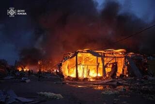 Incendio en Kiev tras disparos rusos. 