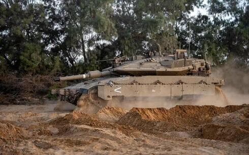 Vehiculo blindado de las FDI operando en la Ruta de Morag, en Gaza. 