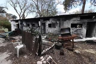 La destrucción en Nir Oz después del 7 de octubre. Las familias se ofrecieron a celebrar una reunión especial allí. 