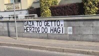 Graffiti en Varsovia frente a la Embajada de Israel. 