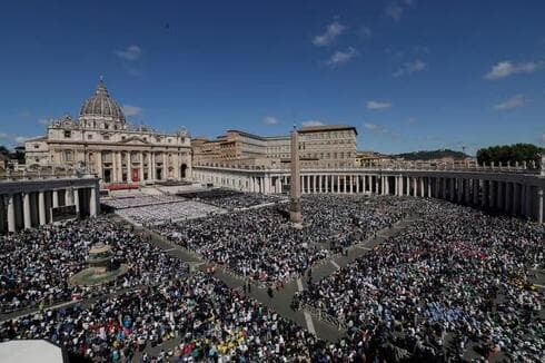 Sólo en la Plaza San Pedro hubo más de 250 mil personas. 