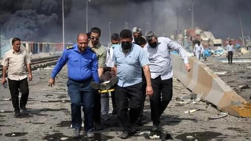Evacuación de heridos tras la explosión en Irán. 