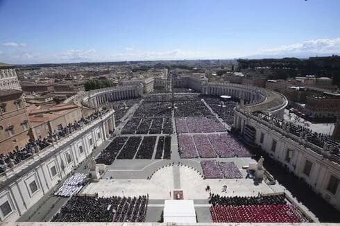Vista aérea de la Plaza San Pedro en el Vaticano. 