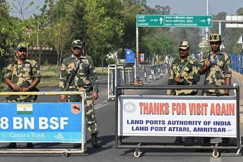 India cerró el principal paso fronterizo con Pakistán. 