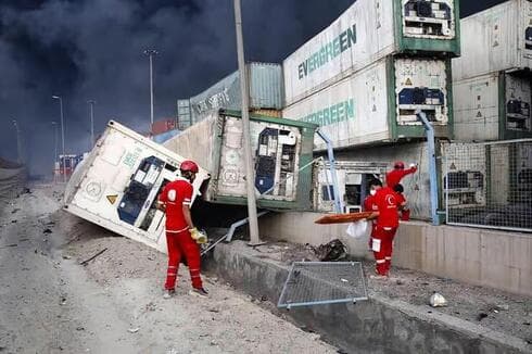 Contenedores que sufrieron los daños de la explosión. 