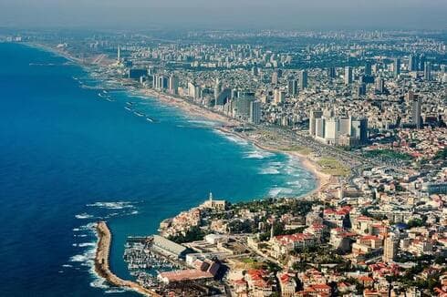 Puerto de Jaffa, con Tel Aviv al fondo. 
