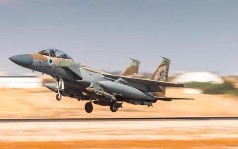 Aviones de combate israelíes, poco antes de despegar hacia Yemen. 