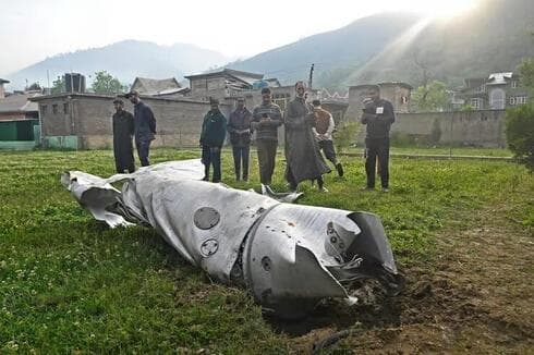 Restos de metal en la zona de Cachemira. ¿Aviones de combate derribados?