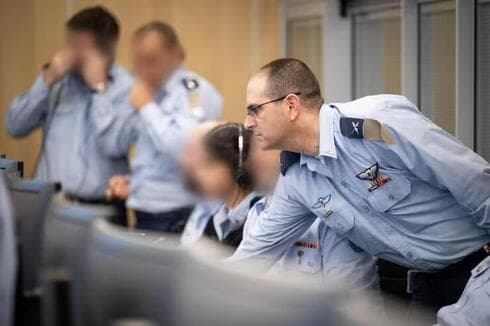 El teniente A. durante la operación en un pozo de la fuerza aérea. 