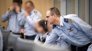 El teniente A. durante la operación en un pozo de la fuerza aérea. 