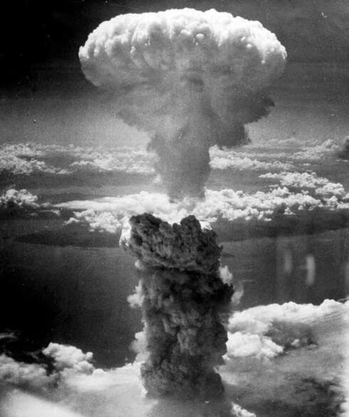 El lanzamiento de la bomba atómica sobre Nagasaki en agosto de 1945. 