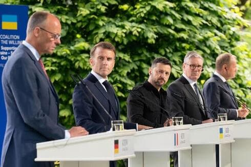 Zelensky con los líderes europeos ayer. 