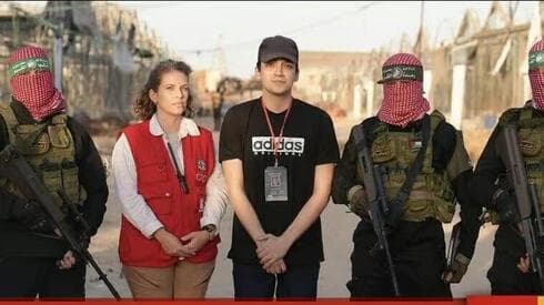 Idan Alexander, poco antes de ser liberado por los terroristas de Hamás. 
