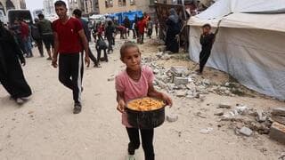 "Las familias se ven obligadas a mendigar comida, o a recoger basura y venderla para comprar comida". 