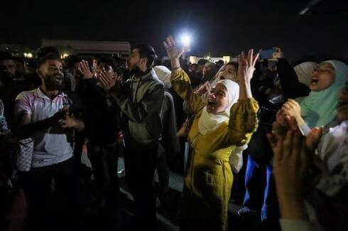 Miles de sirios salieron a festejar el levantamiento de sanciones. (Bakr Alkasem, AFP) Miles de sirios salieron a festejar el levantamiento de sanciones.