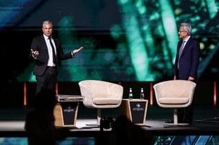 El jefe de Nvidia, Jensen Huang, a la derecha, con Tareq Amin, de Humain. 