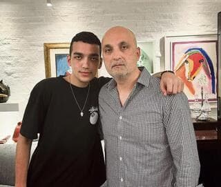 Idan Alexander y su padre Adi. "Las lesiones en las manos que todos vieron fueron por tratar de liberarse", dice el padre.