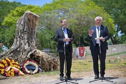 Herzog y Steinmeier en Be'eri. El presidente alemán plantó un árbol en un kibutz. 